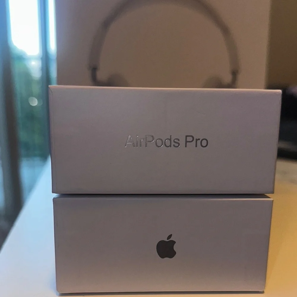 Apple AirPods Pro.